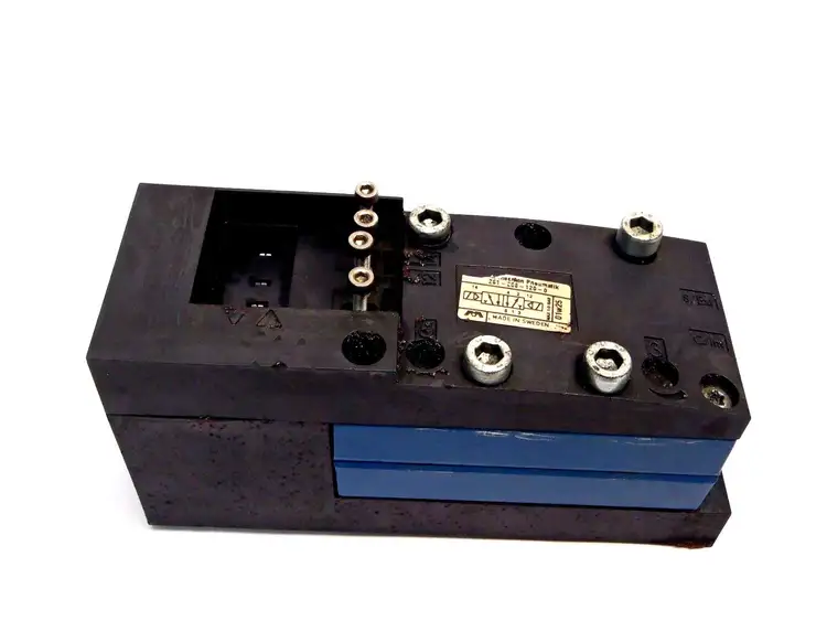 Used Rexroth Pneumatic Solenoid Valve 24VDC Max 10 Bar 01w25 Solenoid Valves Michigan US | Maverick Industrial Sales #1475142