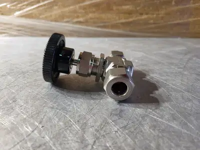 NEW SWAGELOK SS-1RS8