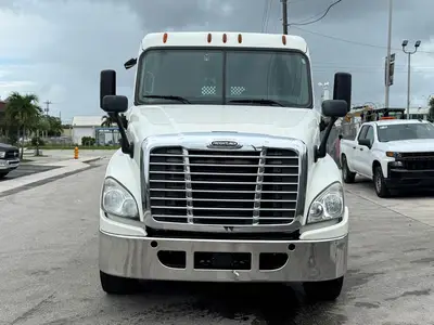 Used 2018 FREIGHTLINER CASCADIA Conventional trucks Florida US | Truck and Van Outlet #1509230