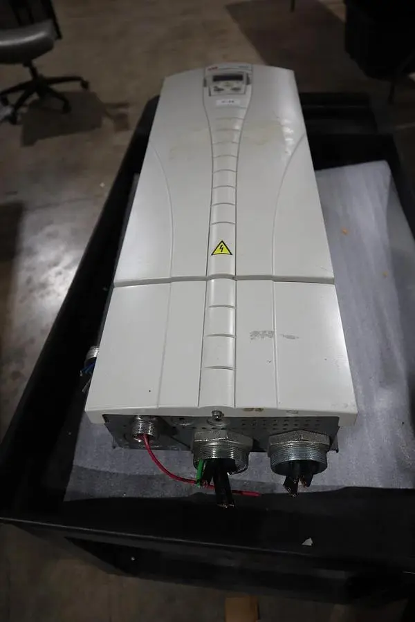 ABB ACH550-UH-125A-4 AC DRIVE 550 SERIES 3 PHASE 380-480 V AC STOCK S686