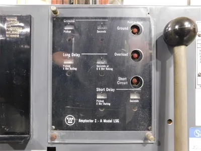 Square D DS-206 Low-Voltage AC Power Circuit Breaker 800A Frame 600A Sensor Used