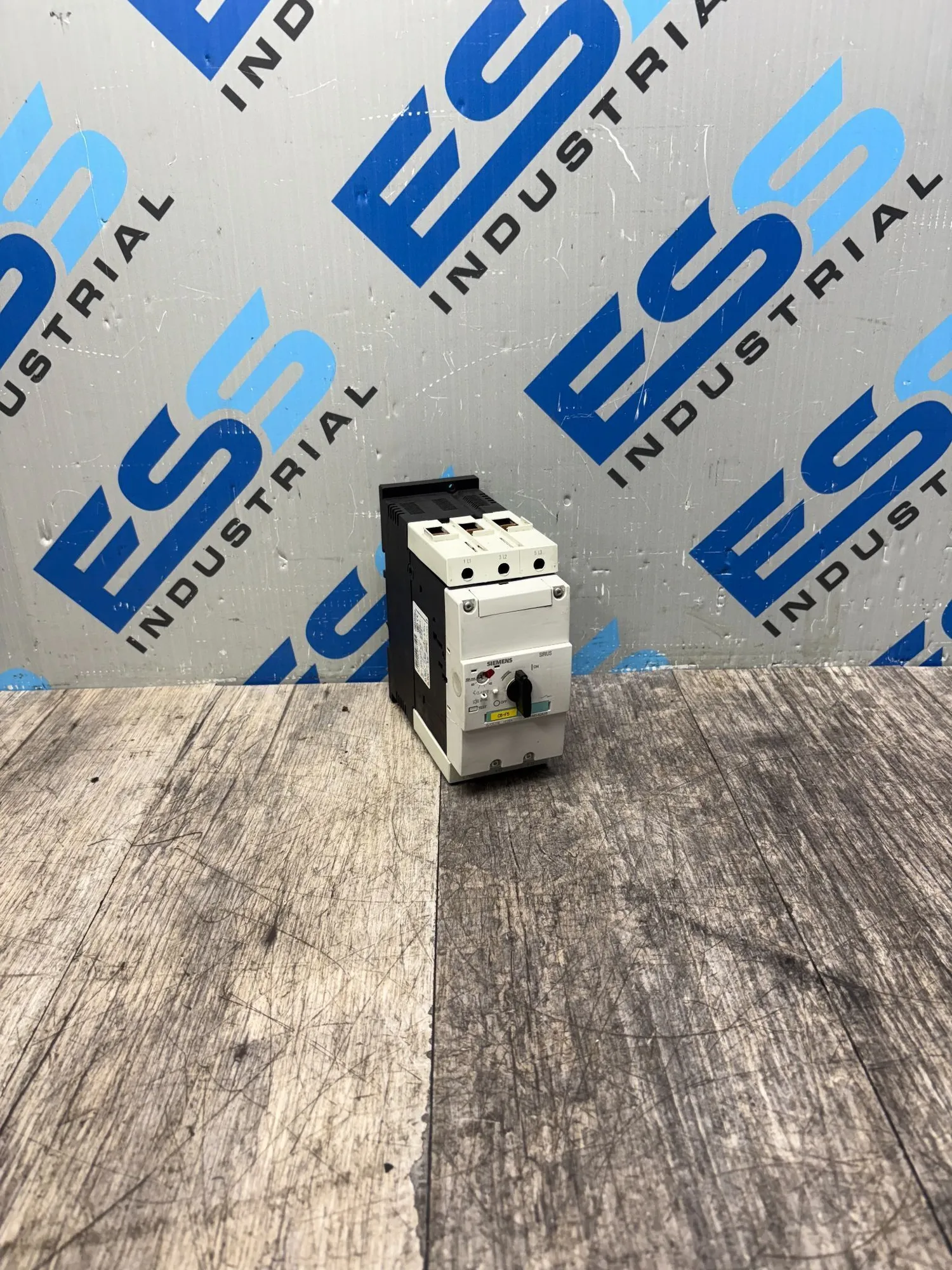 USED SIEMENS 3RV1041-4JA10