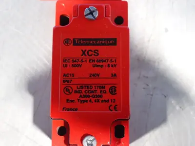 USED TELEMECANIQUE XCS B703