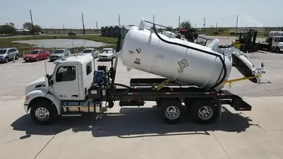 New | in-Stock 2027 PETERBILT 548 Vacuum Truck Texas US | Roll Off Truck World #1492027