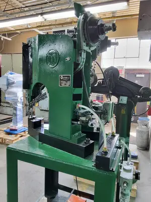 Used MILFORD 58 DOUBLE RIVET MACHINE Riveters CA | B & B RIVET MACHINE #1366642