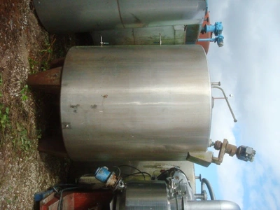 4,500L S/S Vertical Enclosed Mixer 1.1 kW