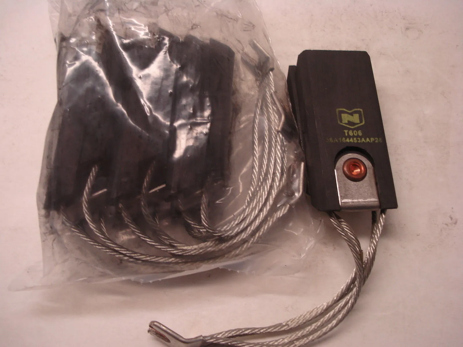 4 NEW NATIONAL T606 CARBON BRUSHES