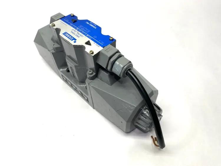 Used TOKIMEC DIRECTIONAL CONTROL VALVE Solenoid Valves Michigan US | Maverick Industrial Sales #1090796