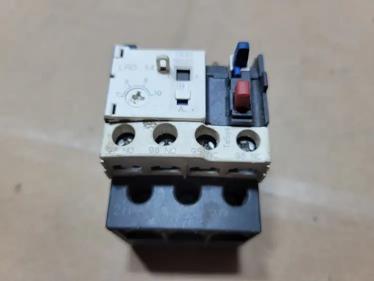 Used SCHNEIDER ELECTRIC LRD14 Relays & Switches British Columbia CA | Lenmark #1489035