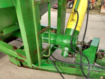 USED JOHN DEERE 1210A