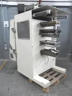 VERTICAL FORM, FILL AND SEAL MACHINE