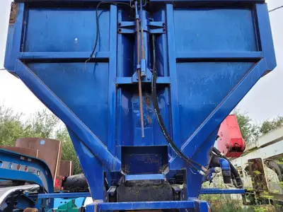 USED 2003 CANAMERICAN STONE SPREADER SOIL KING XL19