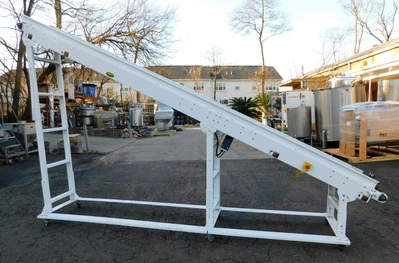 USED HYTROL INCLINED CONVEYOR PC