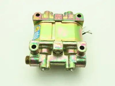Honeywell Skinner V935LEP2150 Solenoid Valve 4-Way NO/NC 120V 150 PSI 1/4" NPT