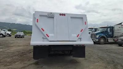 USED 2013 PETERBILT 386
