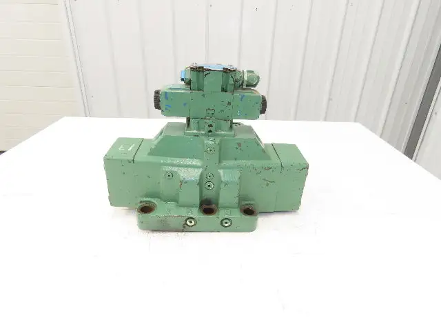 Vickers DG4V-3-6C-M-FW-B6-60 Directional Solenoid Valve 115V CETOP 10 Base