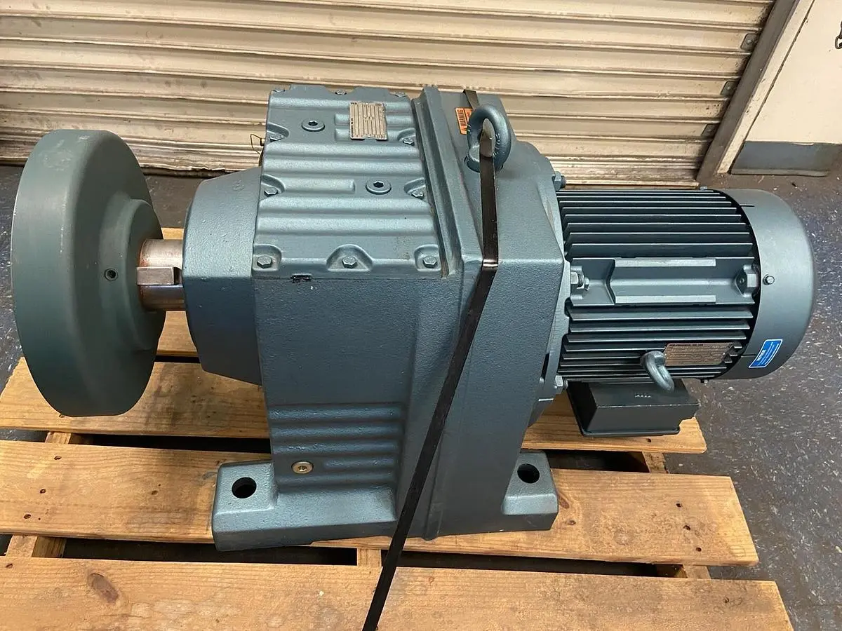 USED SEW-EURODRIVE R137DV132M6