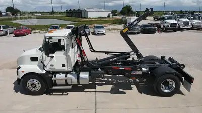 New | in-Stock 2025 MACK MD6 Hooklifts & Roll-Offs Texas US | Roll Off Truck World #1491879