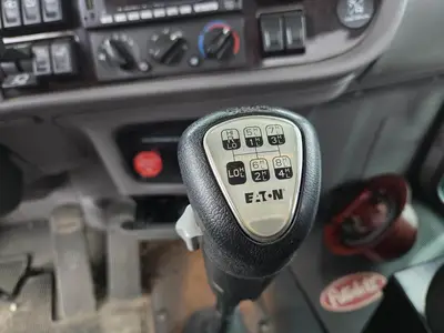 USED 2023 PETERBILT 389