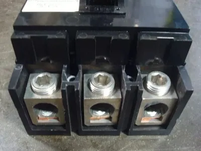 Square D Q2L3225 Circuit Breaker 225 Amps 240VAC Used