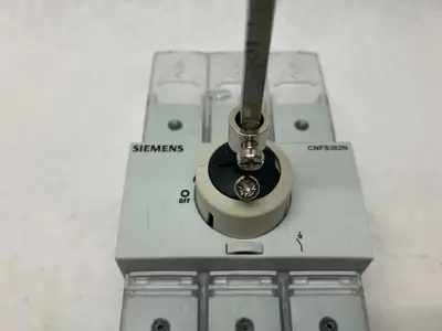 USED SIEMENS LOW-VOLTAGE DISCONNECT SWITCH 3-PH 60A