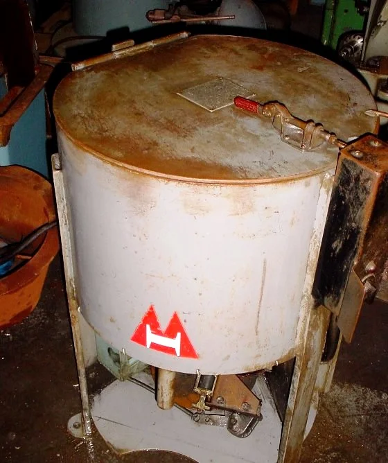 Mossberg-Hubbard 1225 carrier type oil extractor.