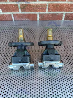 USED ITT PURE FLO 1.5-316L-RA20MAX-CWP150 DIAPHRAGM VALVE W/ 1 1/2" SANITARY FITTING
