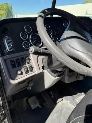 USED 2012 PETERBILT 386