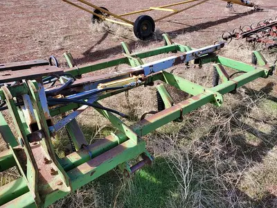 USED JOHN DEERE 1100
