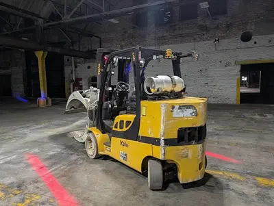 12,000 POUND YALE GLC120VX FORKLIFT TRUCK WITH 84" CASCADE CLAMP 4,500 HOURS