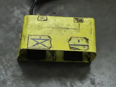 Econo Lift DO-HPT10 Drive On High Point Tilter Tote Tipper 1000lb 120V