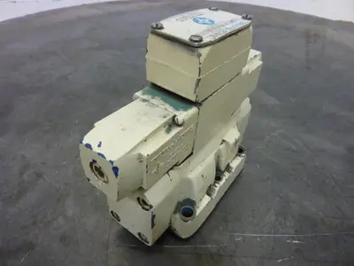 USED SPERRY VICKERS DG4V36CWB12