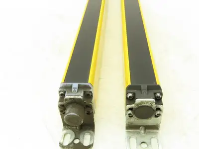 Schmersal SLC440-ER-0330-14-01 330mm Light Curtain Transmitter & Receiver Set