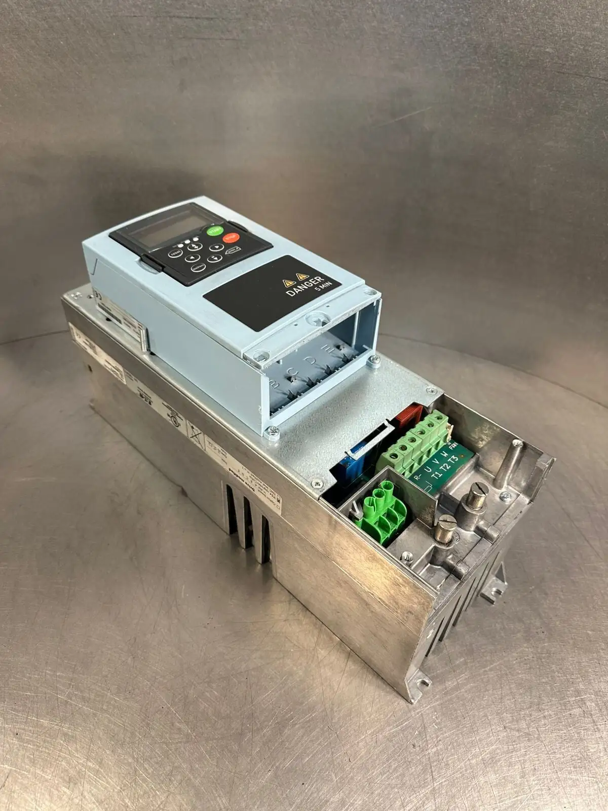 Eaton SVX015A2-4A1B1 Nema Type 12 (5.6.2)