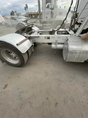 USED 2011 MACK PINNACLE CXU612