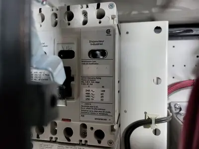 Used EATON SVX010A1-5A4N1 Switchgears British Columbia CA | Lenmark #239919