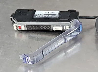KEYENCE FS-V22RP OPTIC SENSOR NSMP. 3C-16