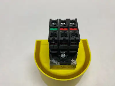 USED SIEMENS EMERGENCY STOP PUSHBUTTON, 3-CONTACTS 1X NO, 2X NC