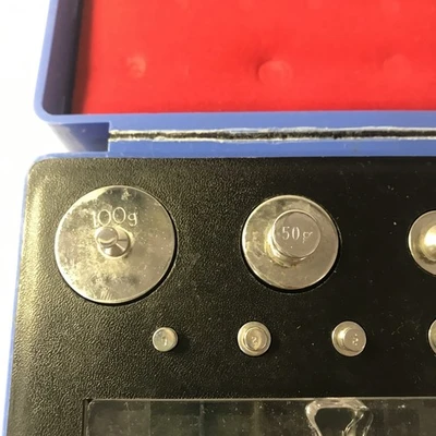 * Preowned Fisher Scientific Calibration Weight Set (100g,50g,20,20,10,5,2,2,1 #
