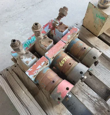 USED GARDNER DENVER FLUID END/ PLUNGERS