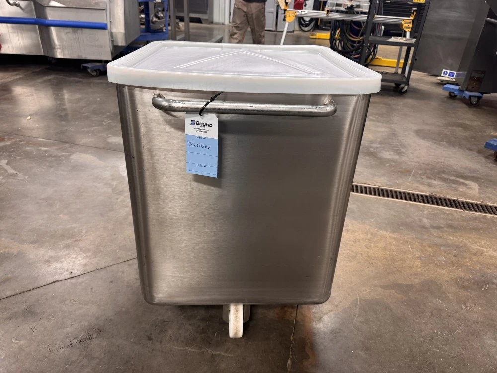 600 Pound SS Dump Buggy with Plastic Lid