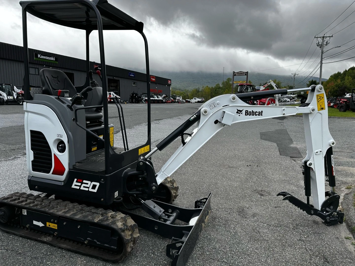 USED 2022 Bobcat E20