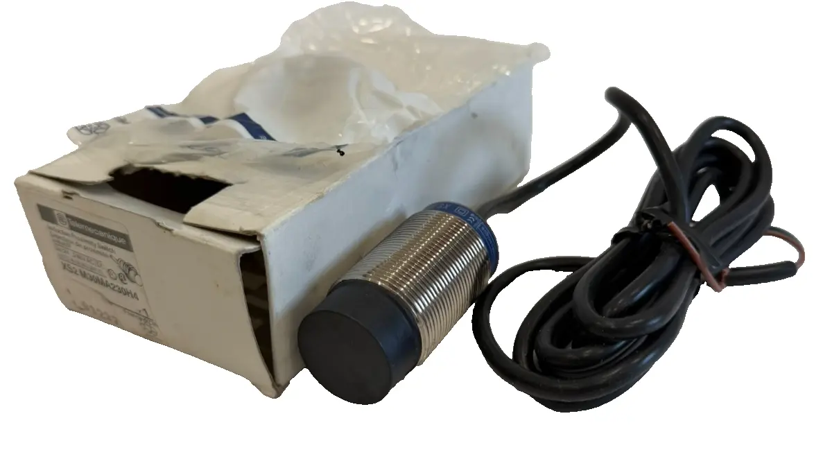 NEW TELEMECANIQUE XS2M30MA230H4 PROXIMITY SWITCH