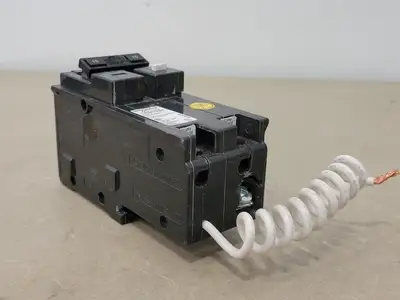 Used SCHNEIDER ELECTRIC CHOM215CAFI Switchgears British Columbia CA | Lenmark #239843