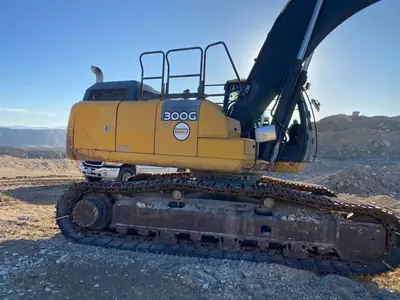 USED 2020 JOHN DEERE 300G LC