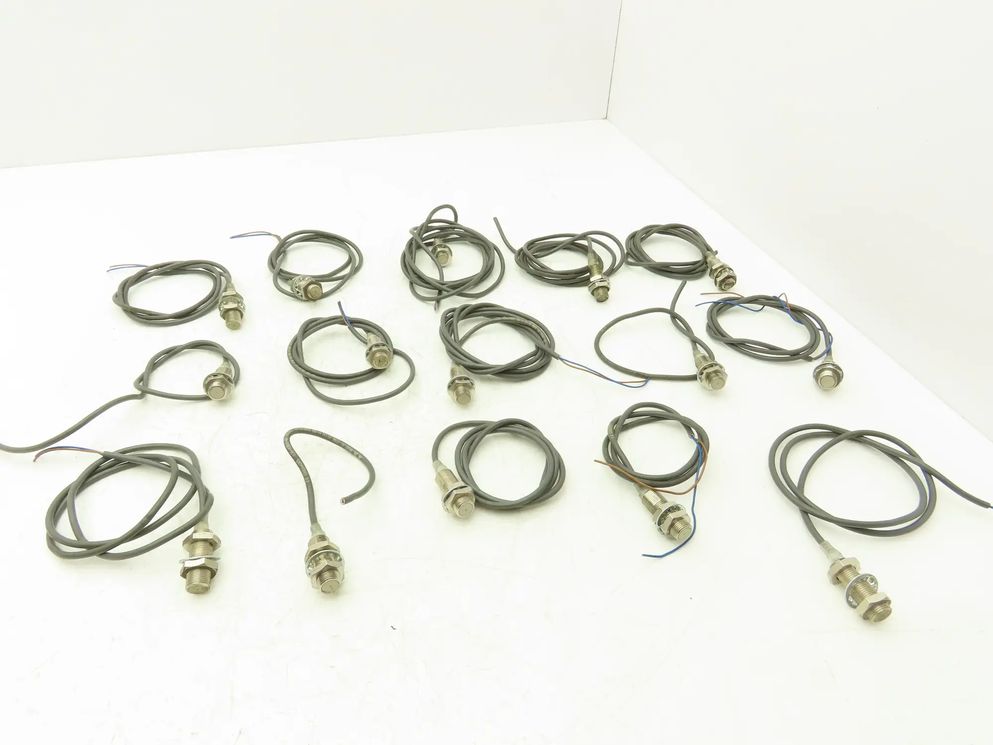 Omron E2E-X3D2-N Proximity Sensor 12-24vDC NC Lot of 15