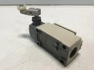 USED OMRON D4B-1111N
