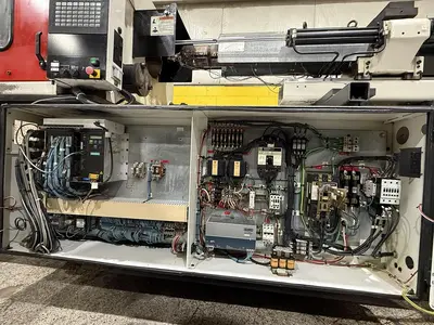 USED 2000 FERROMATIK MILACRON MT310-26WP