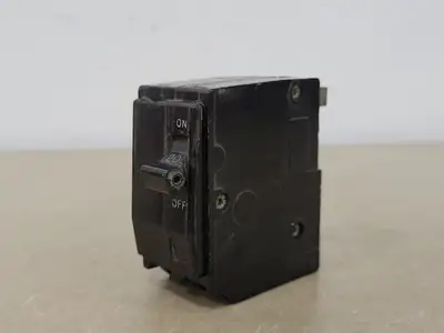USED SQUARE D QO220