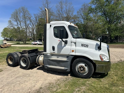 USED 2016 FREIGHTLINER CASCADIA 125